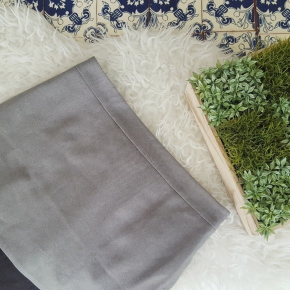 LOFT Dresses & Skirts - LOFT ANN TAYLOR gray & black color block skirt